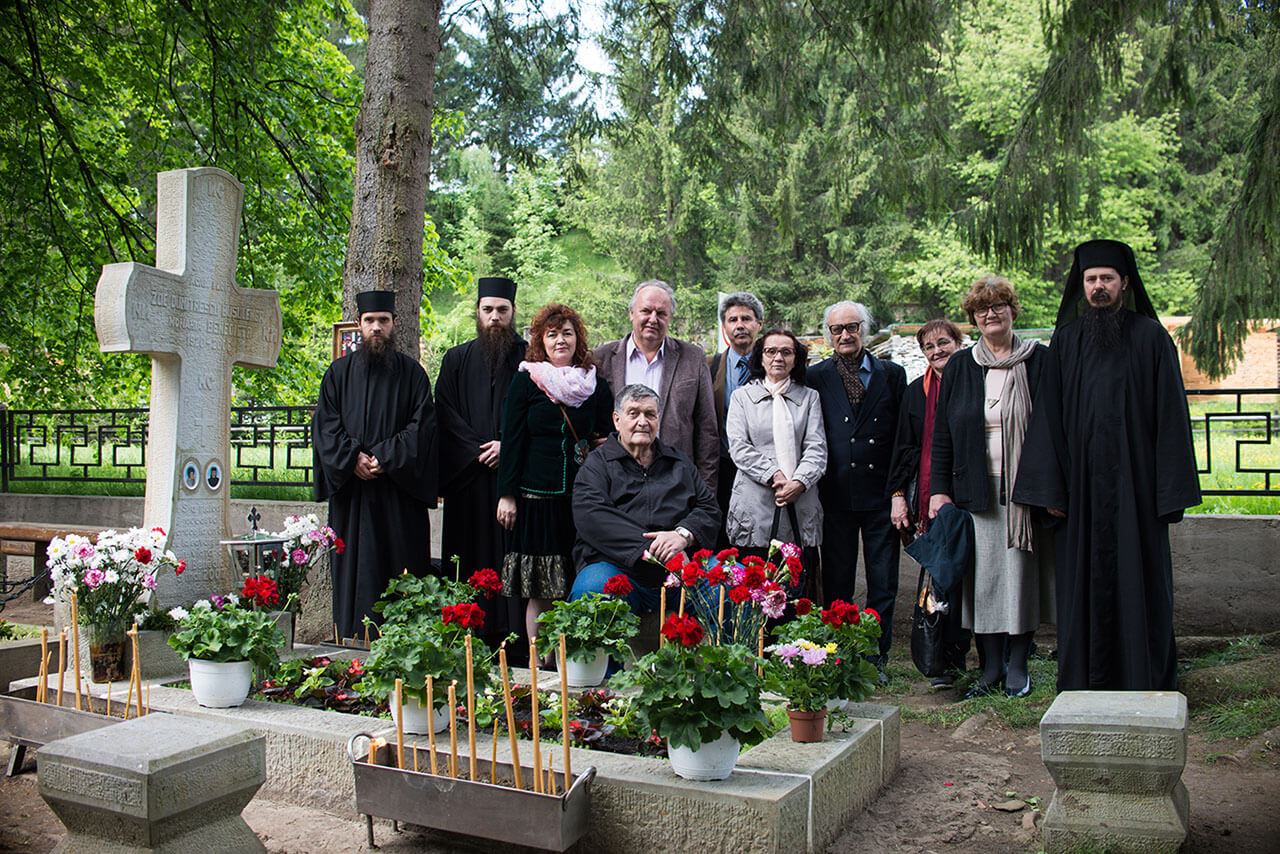 La mormântul Maicii Benedicta - Simpozionul „Fundamente creștine ale culturii române și europene”.