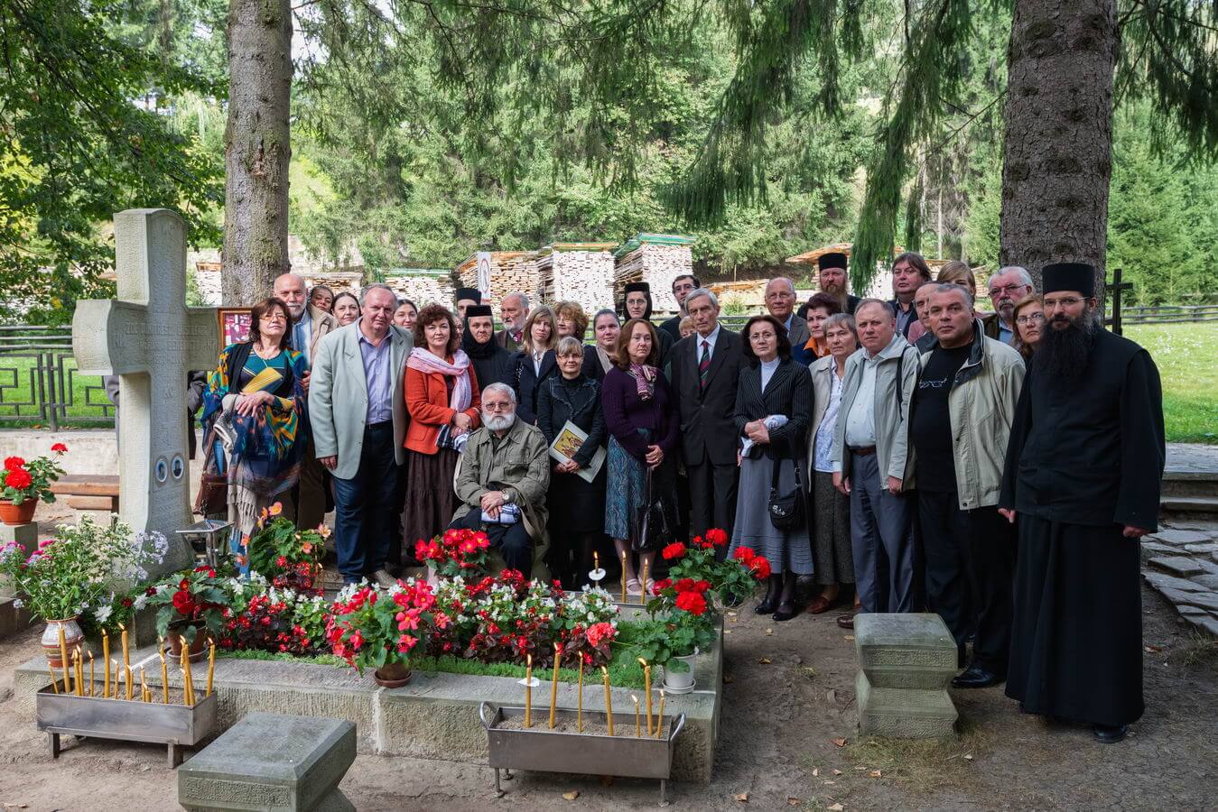 La mormântul Maicii Benedicta - Simpozionul „Jertfă și creație”, Mănăstirea Putna, 18-20 septembrie 2014.